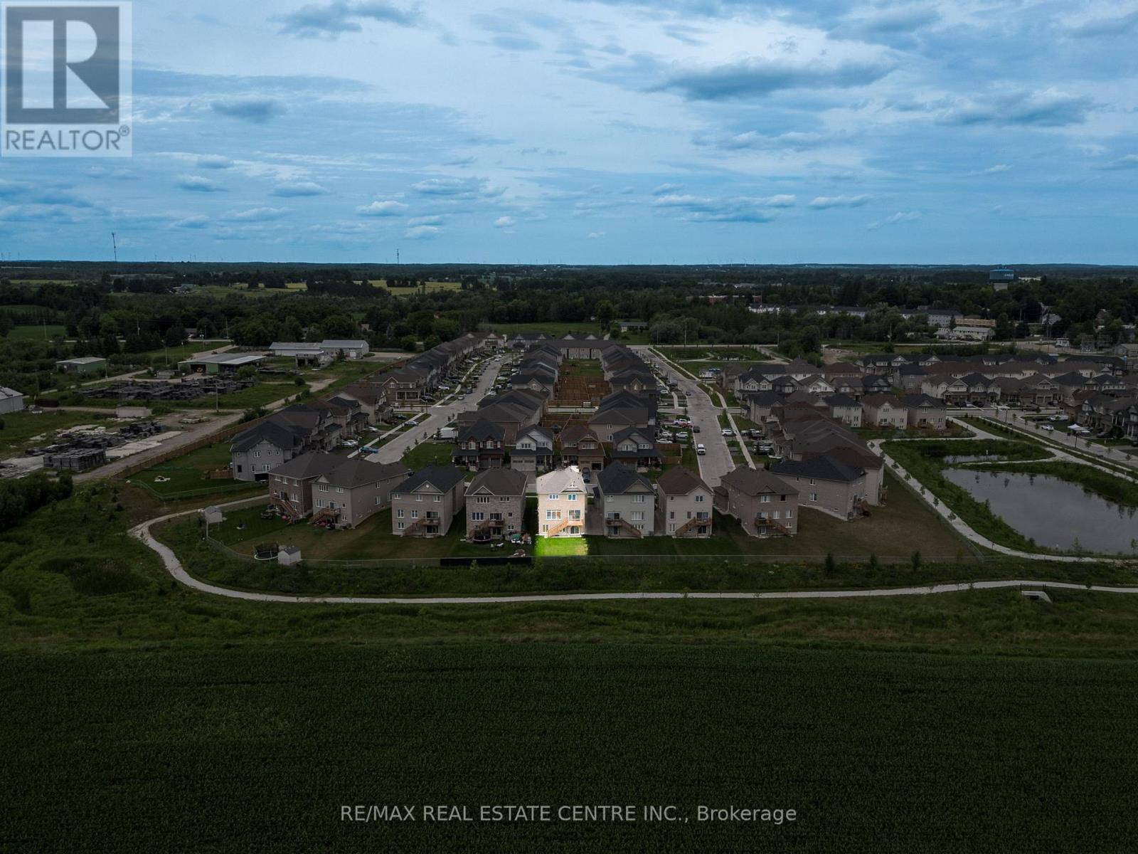 749 GILMOUR CRESCENT