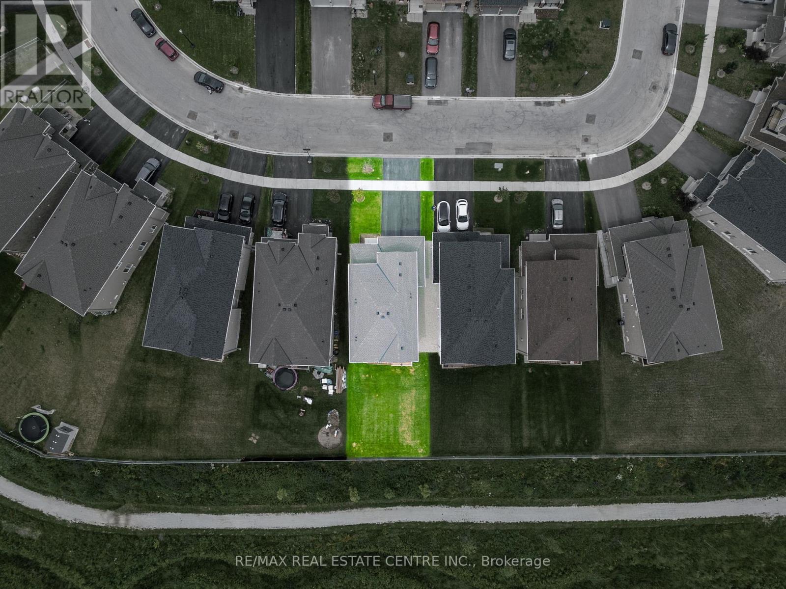 749 GILMOUR CRESCENT