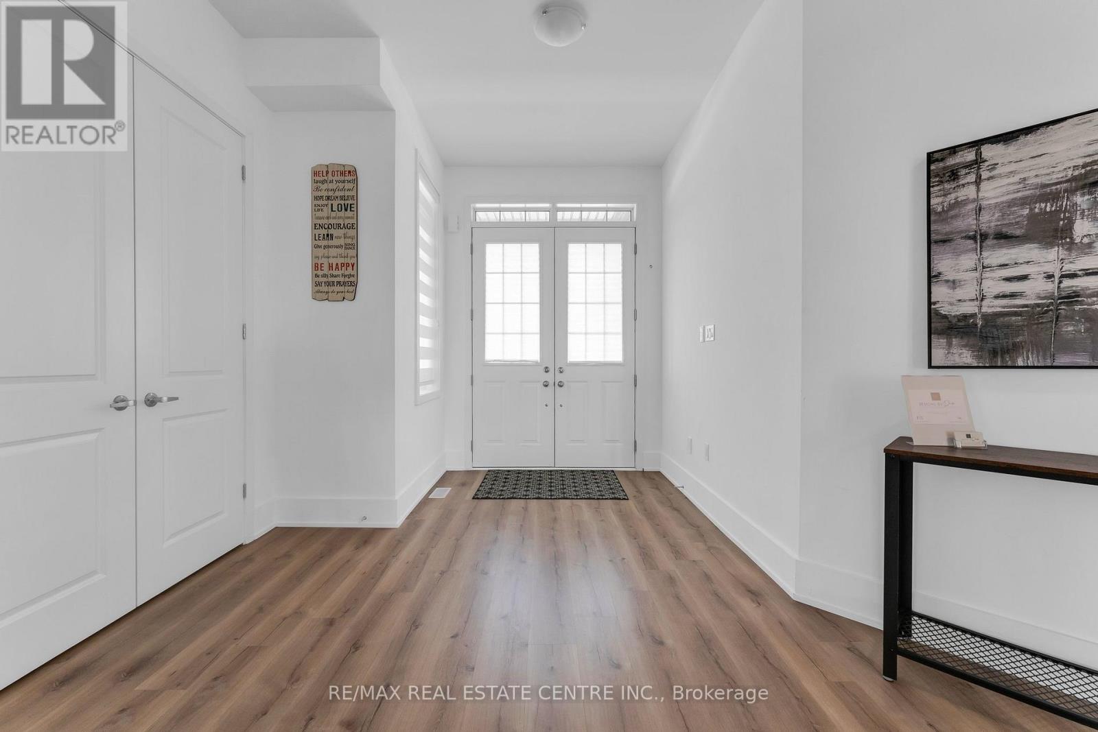 749 GILMOUR CRESCENT