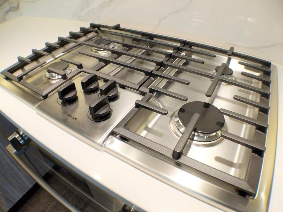 3703 9887 WHALLEY BOULEVARD