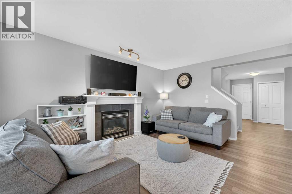 201 Saddlecrest Way NE