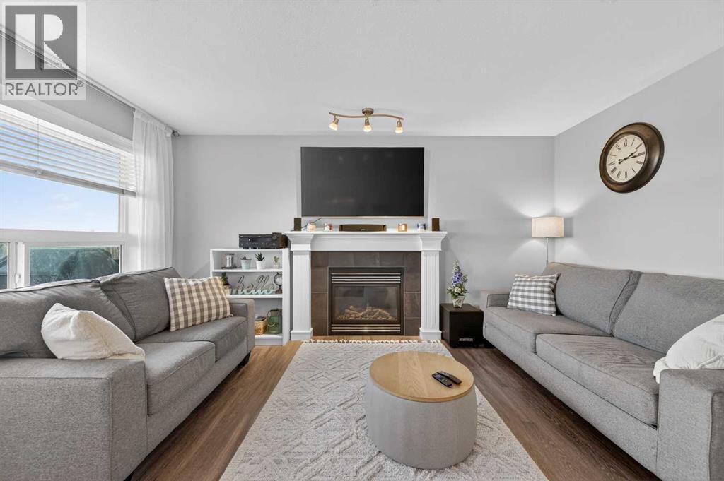 201 Saddlecrest Way NE