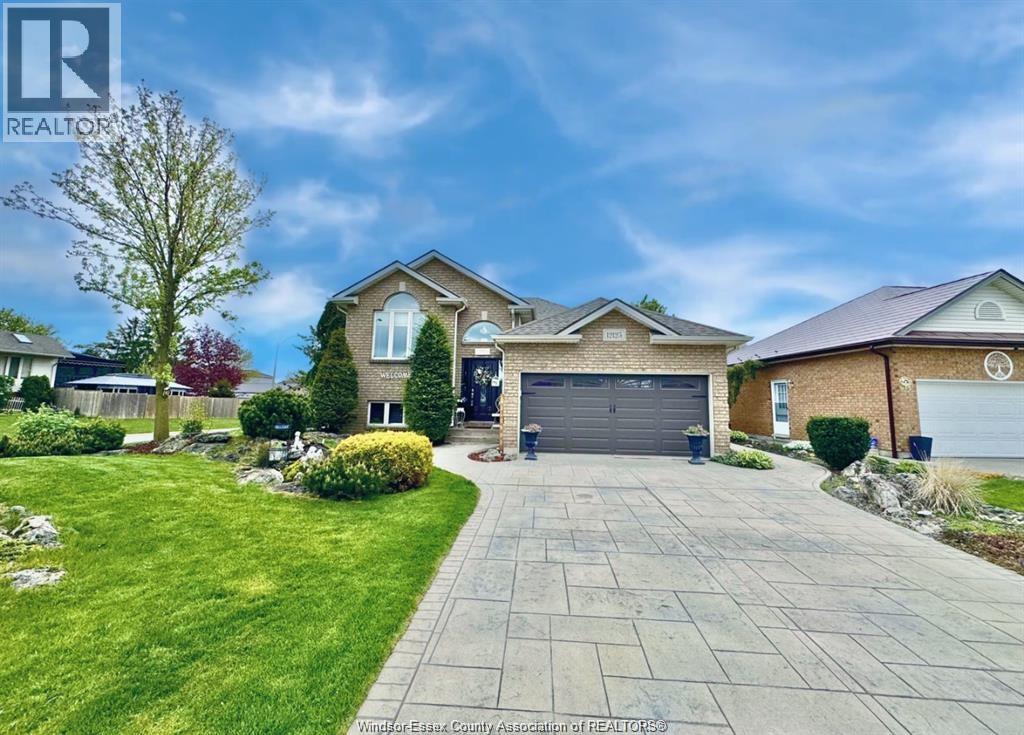 Photo 1 of 24 — 12123 CRANBROOK, Tecumseh, ON N8N2M1