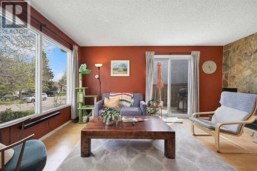 160 Strathcona Close SW