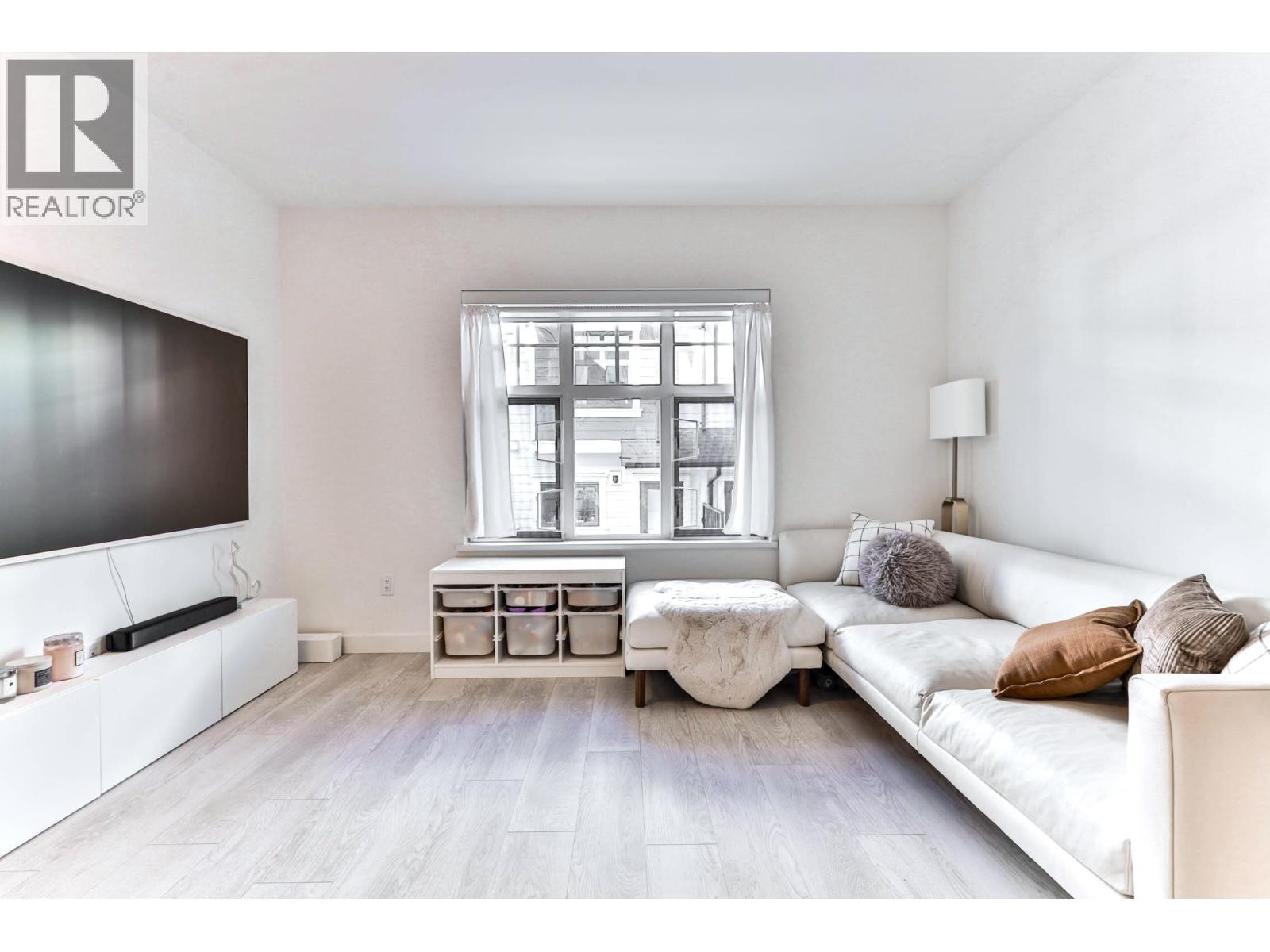 204 678 FAIRVIEW STREET