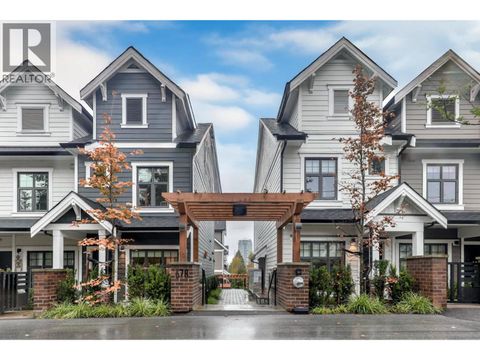 204 678 FAIRVIEW STREET Coquitlam BC V3J0N1