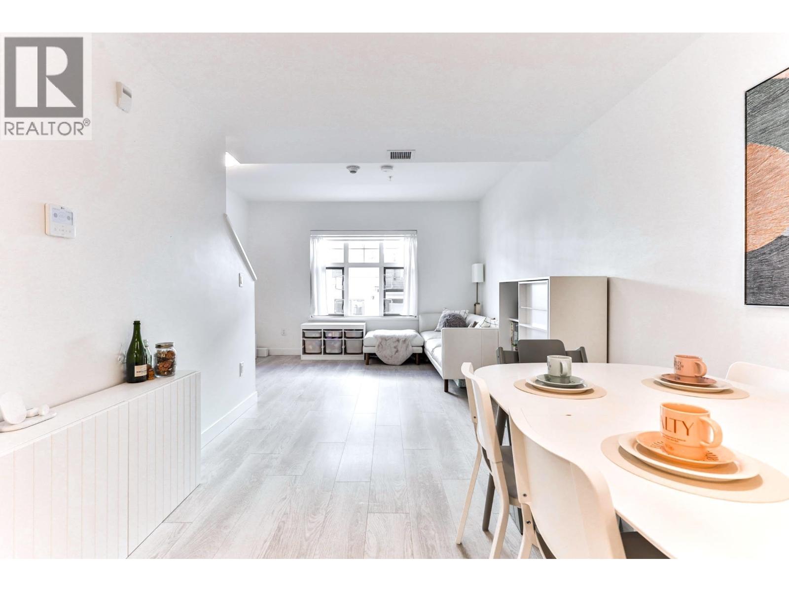 204 678 FAIRVIEW STREET