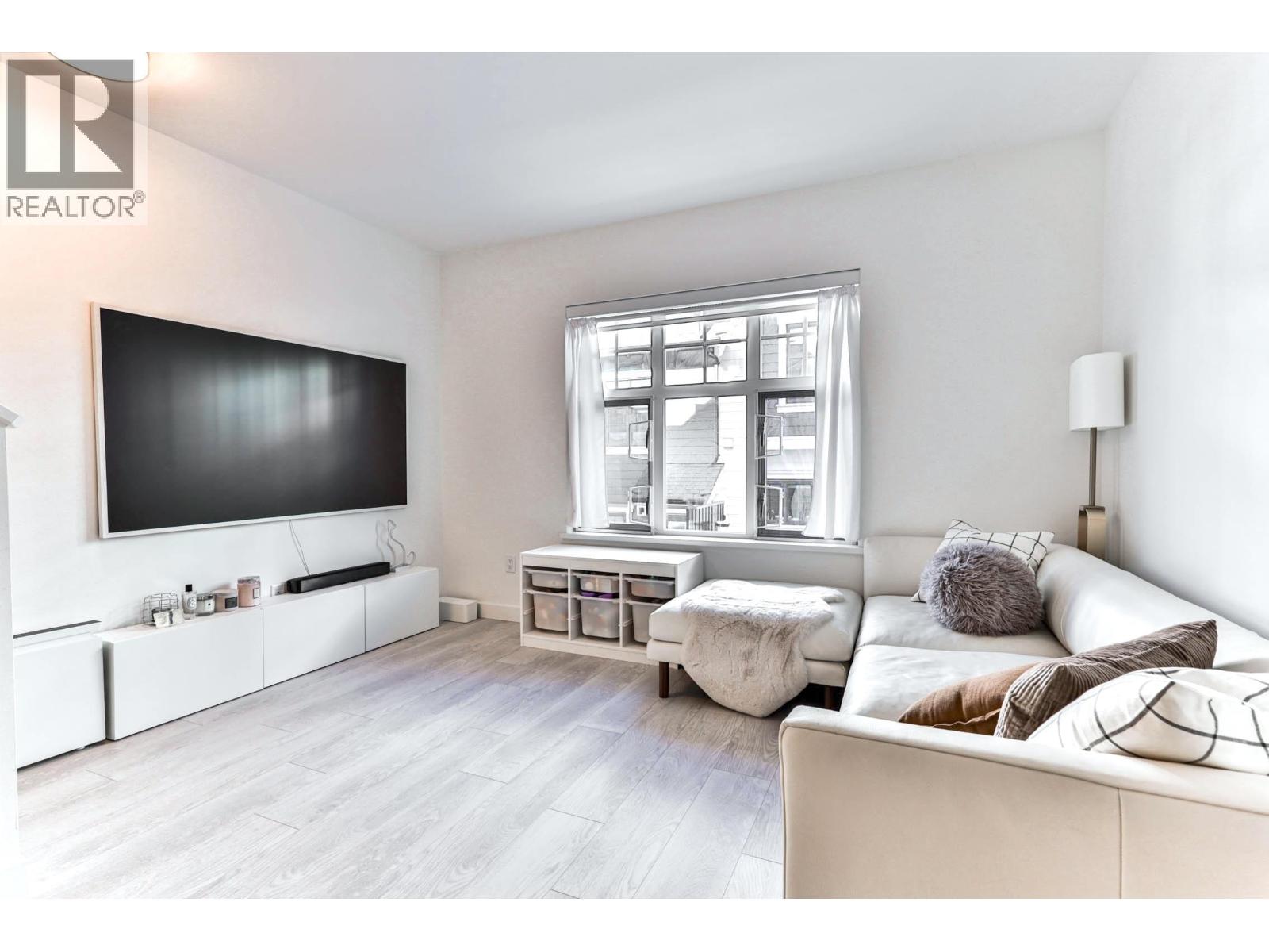 204 678 FAIRVIEW STREET