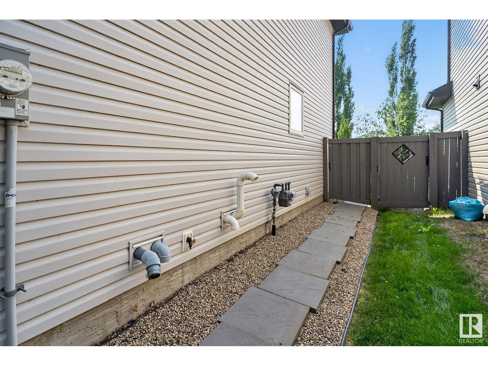 2432 CASSELMAN CR SW