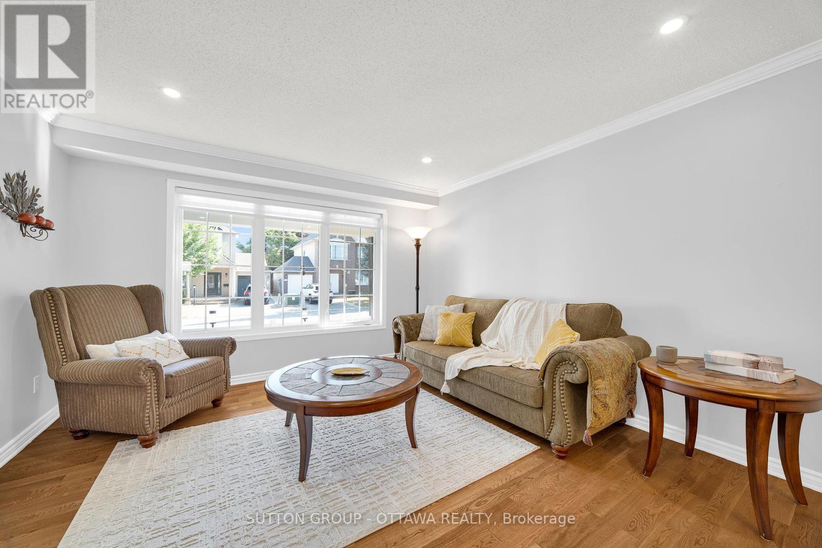 11 BAYPOINTE CRESCENT