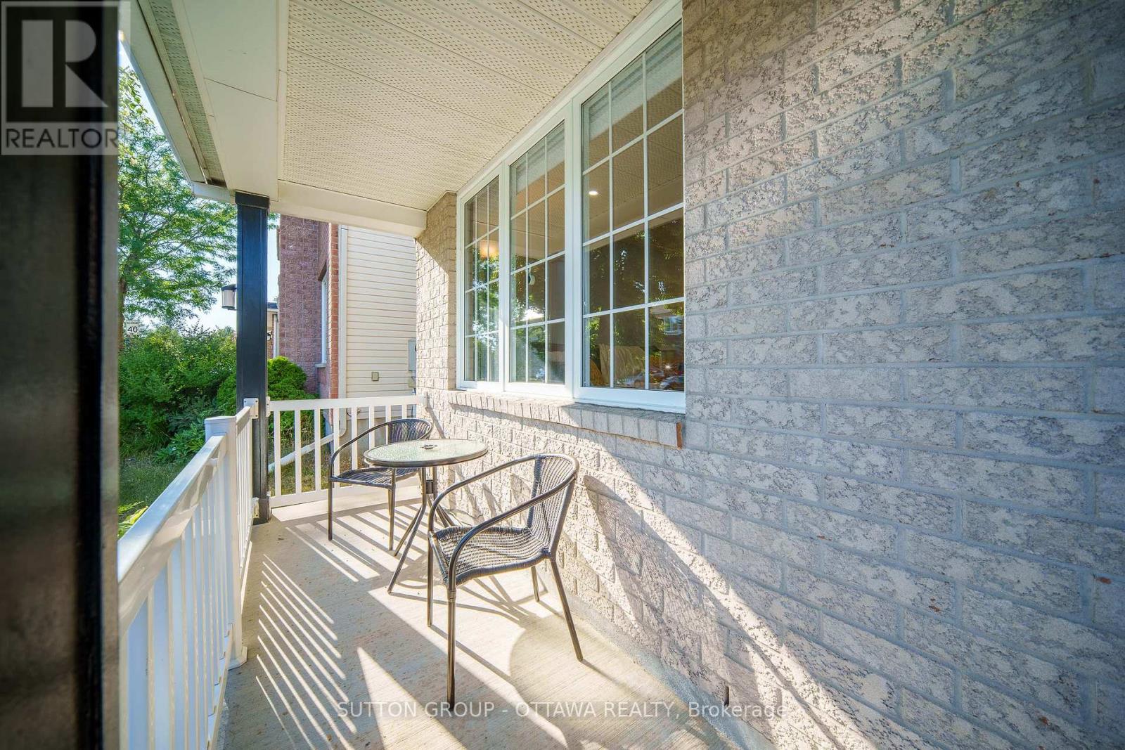 11 BAYPOINTE CRESCENT
