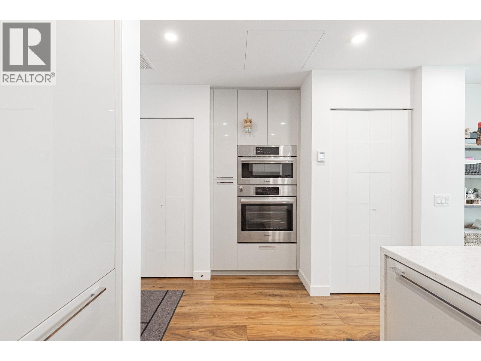 108 5058 CAMBIE STREET