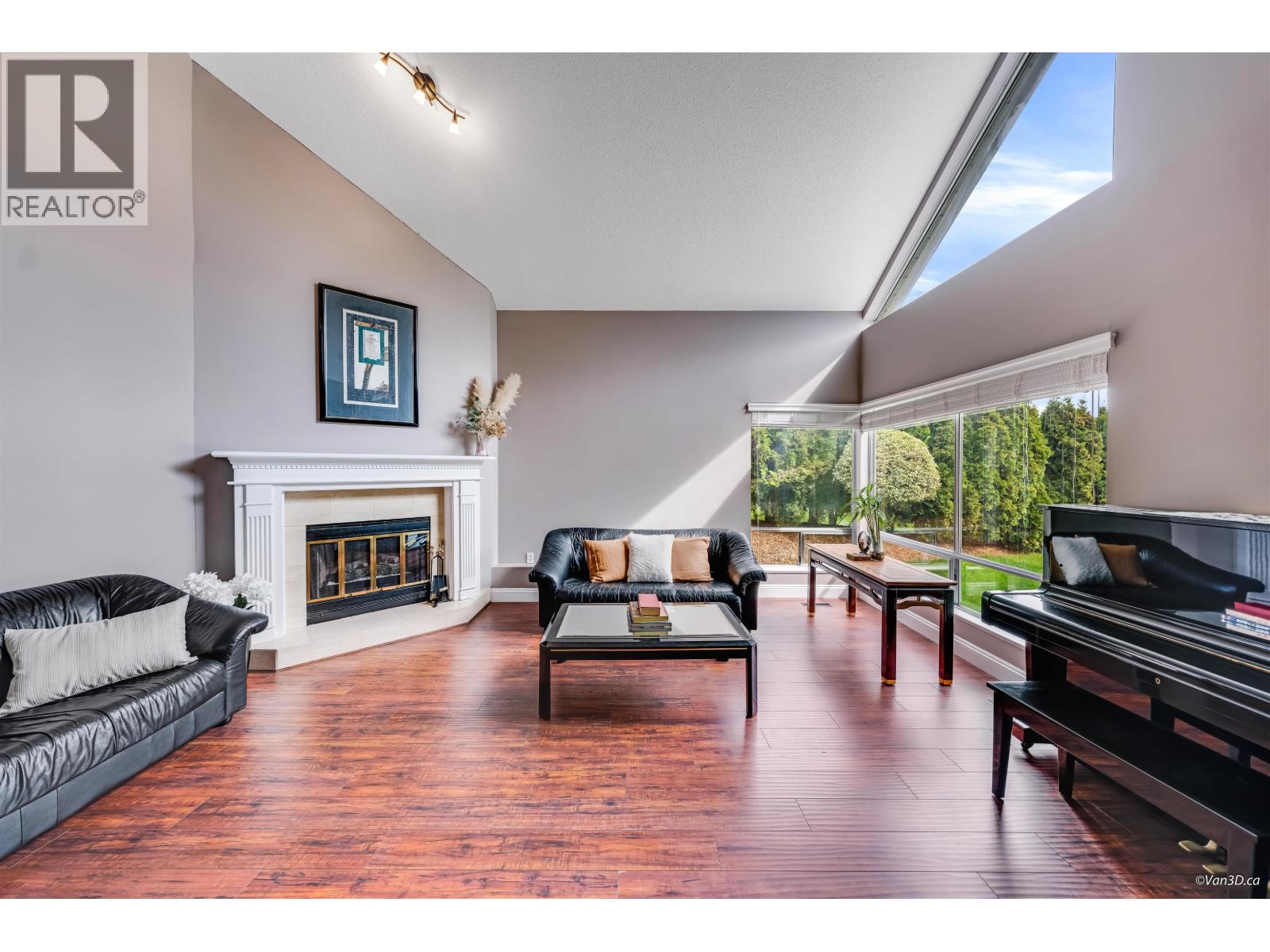 532 RIVERVIEW CRESCENT