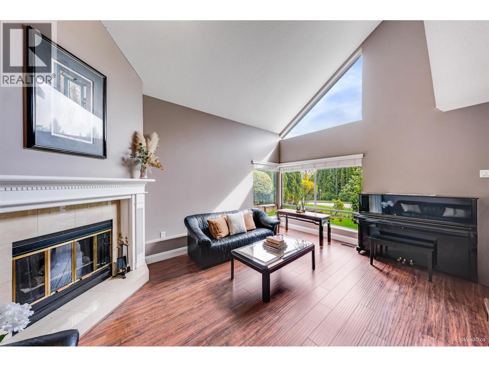 532 RIVERVIEW CRESCENT