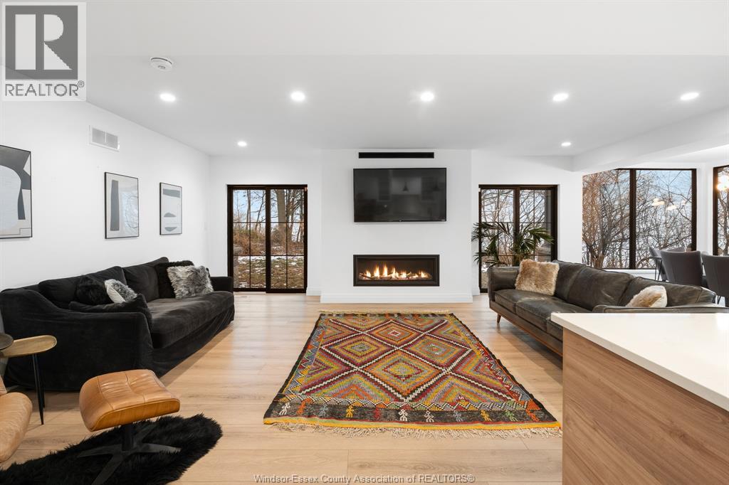 965 BRIARWOOD CRESCENT