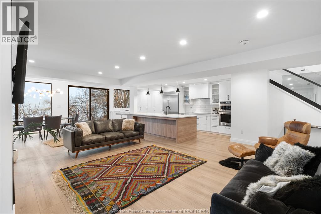 965 BRIARWOOD CRESCENT