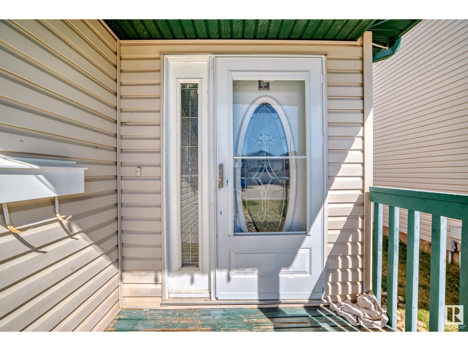 2328 32 AV NW