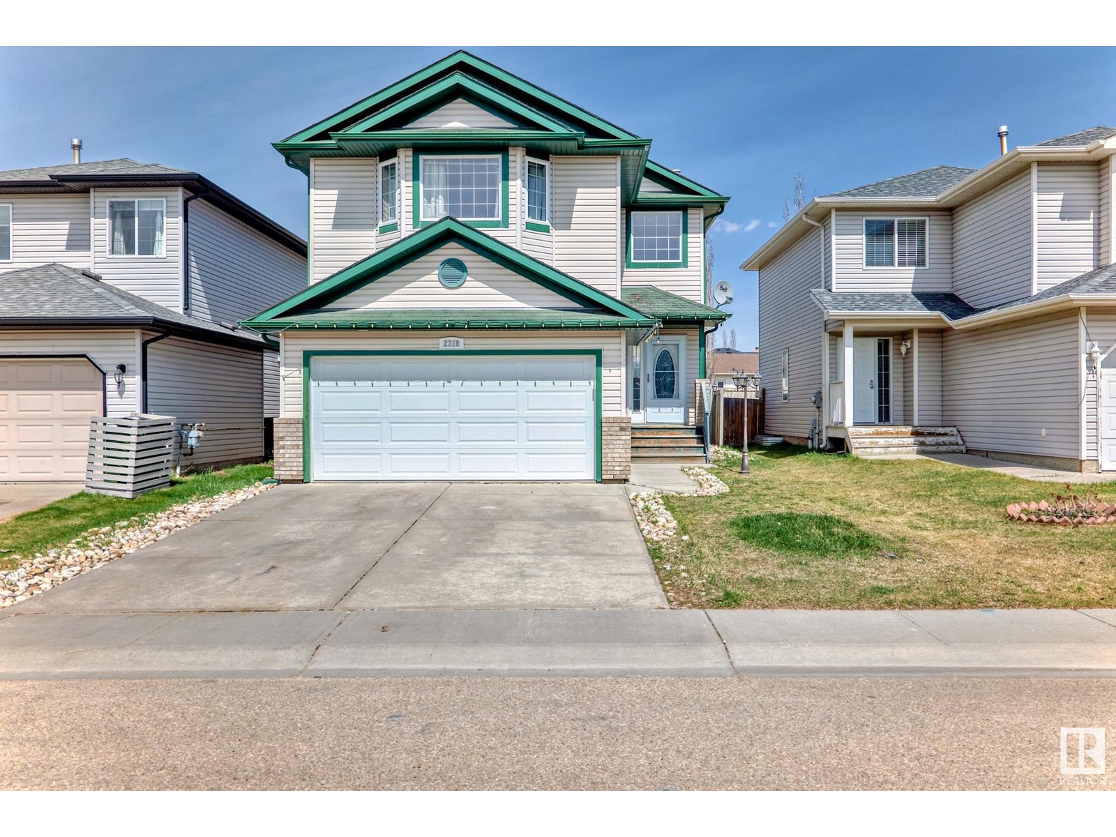 2328 32 AV NW
