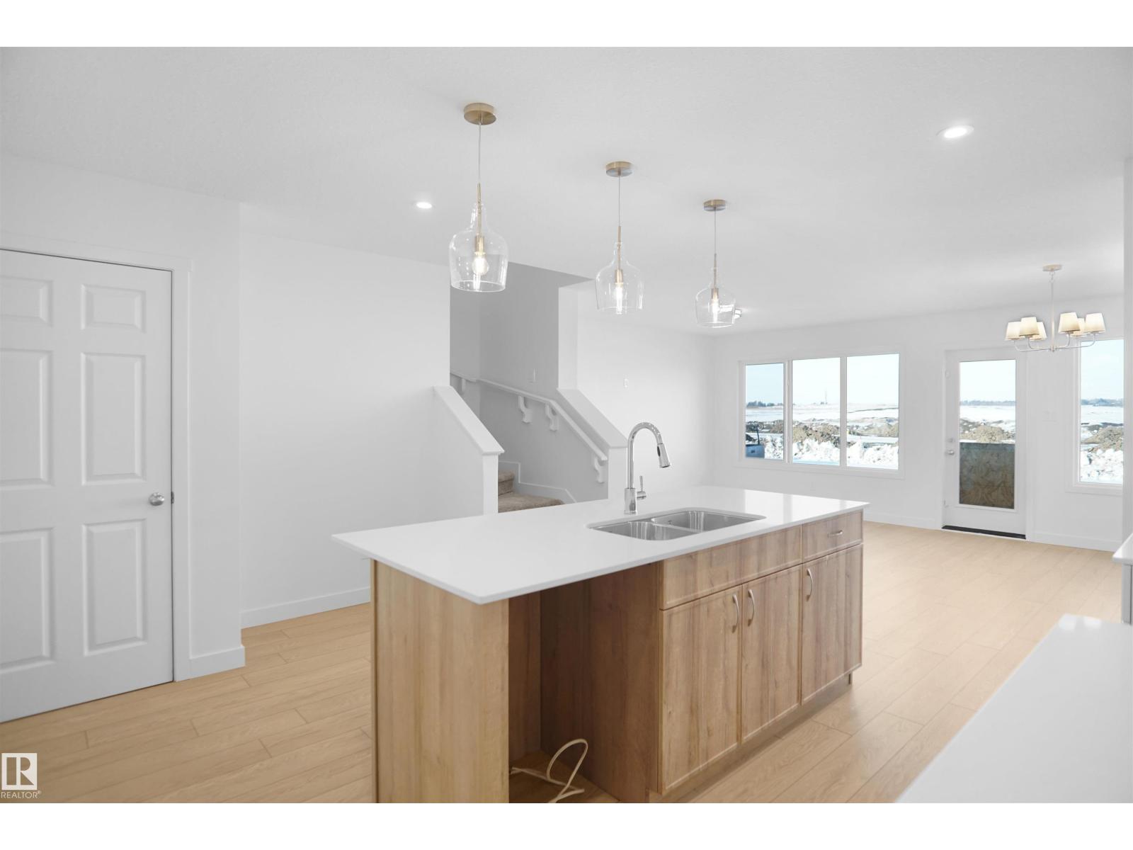 936 17 AV NW