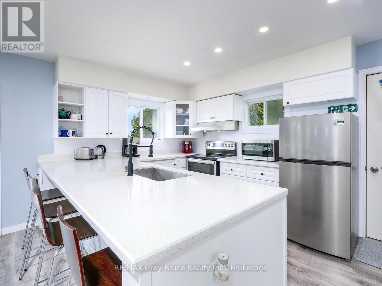952 DORCAS BAY ROAD