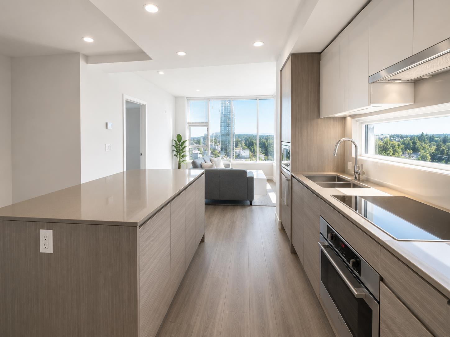 803 13615 FRASER HIGHWAY