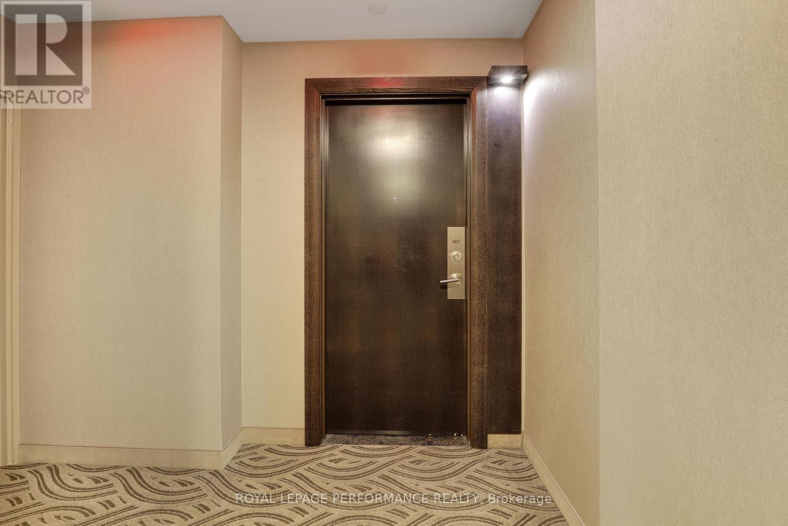 907 - 1035 BANK STREET