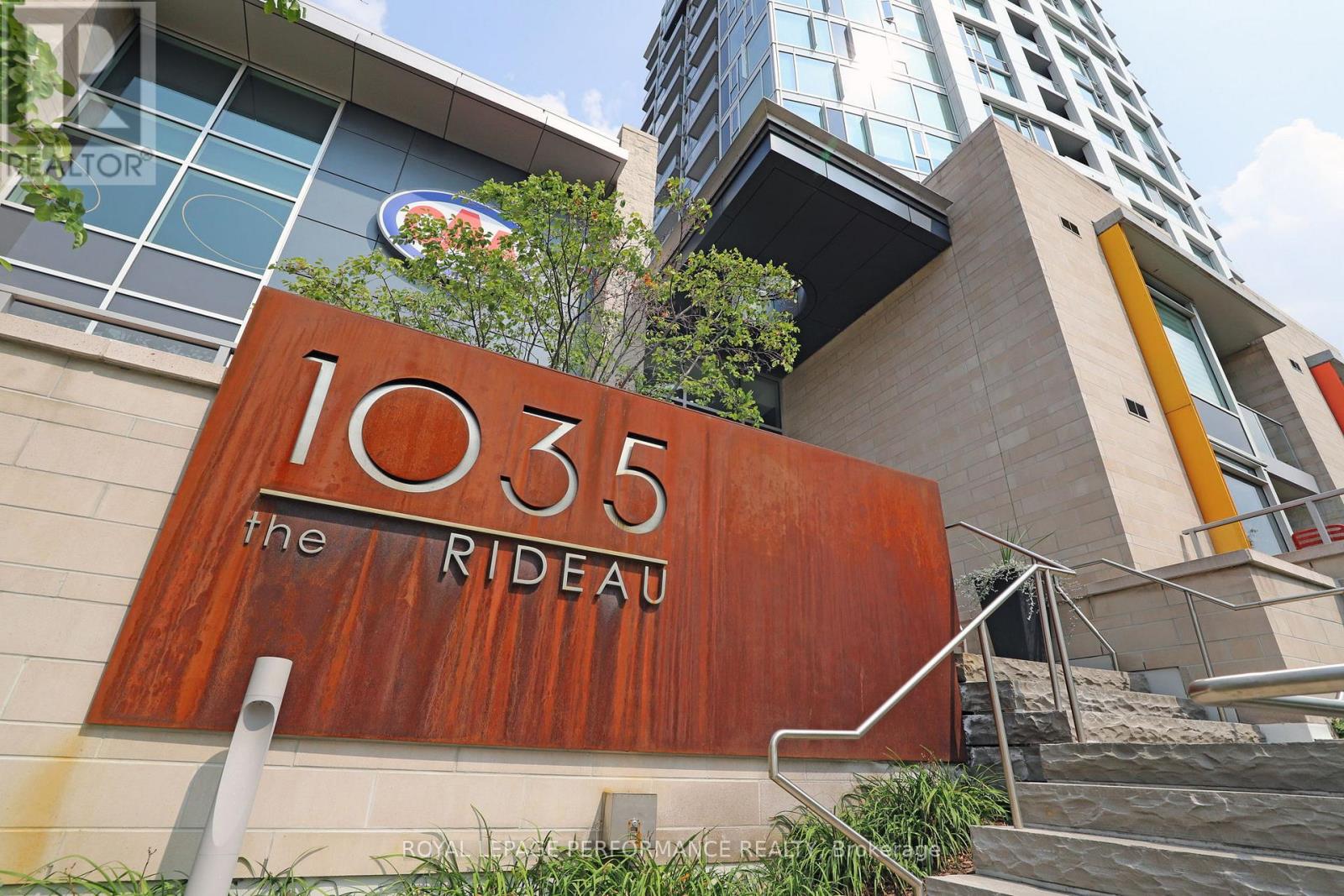 907 - 1035 BANK STREET