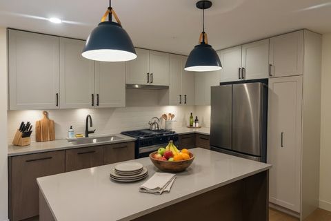 407 27215 ALDERGROVE TOWN CENTRE DRIVE Langley BC V4W0E3