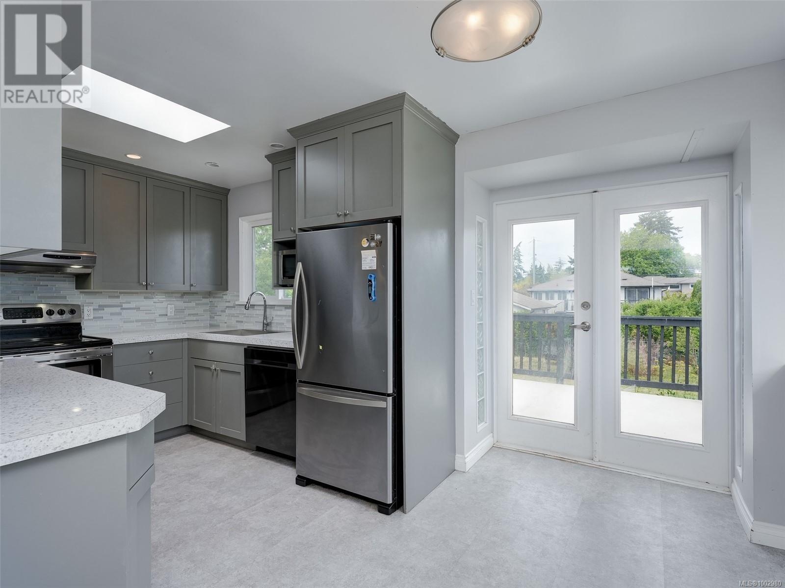1856 Neil St