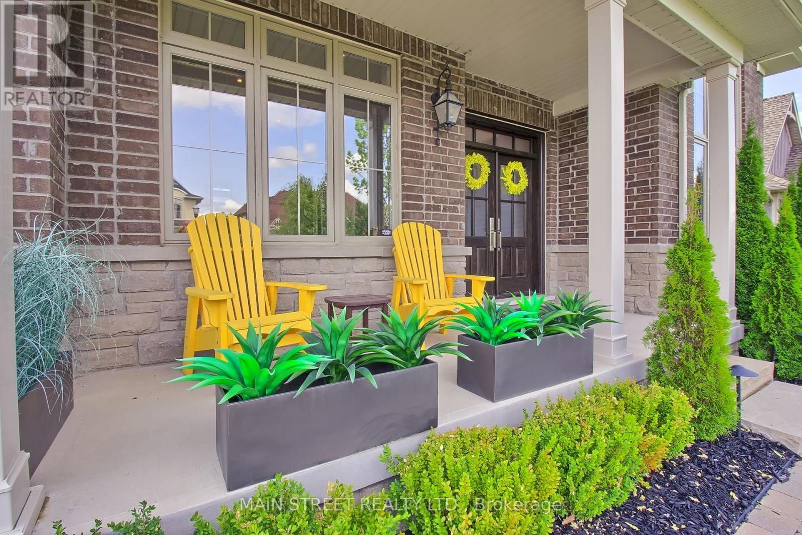 18 COUNTRY CLUB CRESCENT