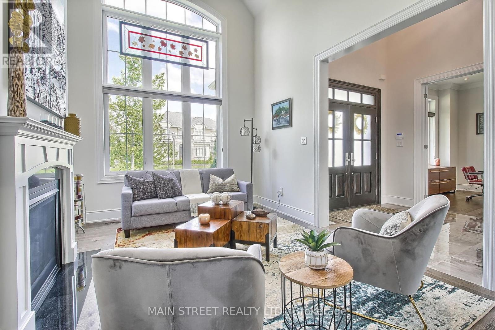 18 COUNTRY CLUB CRESCENT