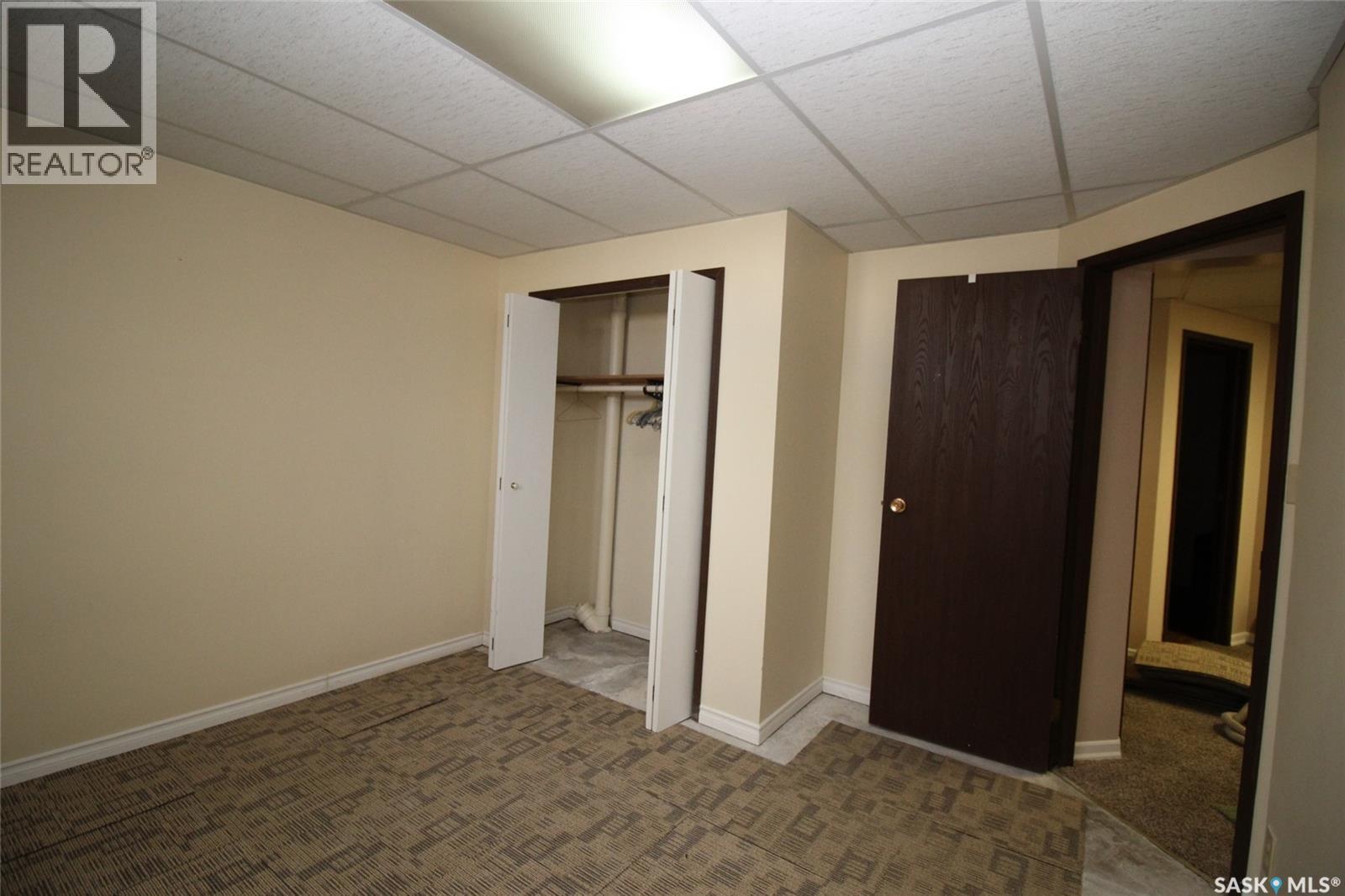 595 9th STREET W