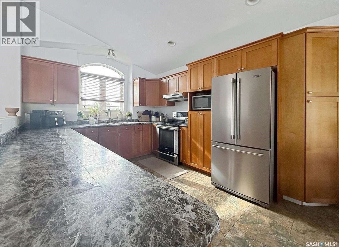 731 Adamson CRESCENT