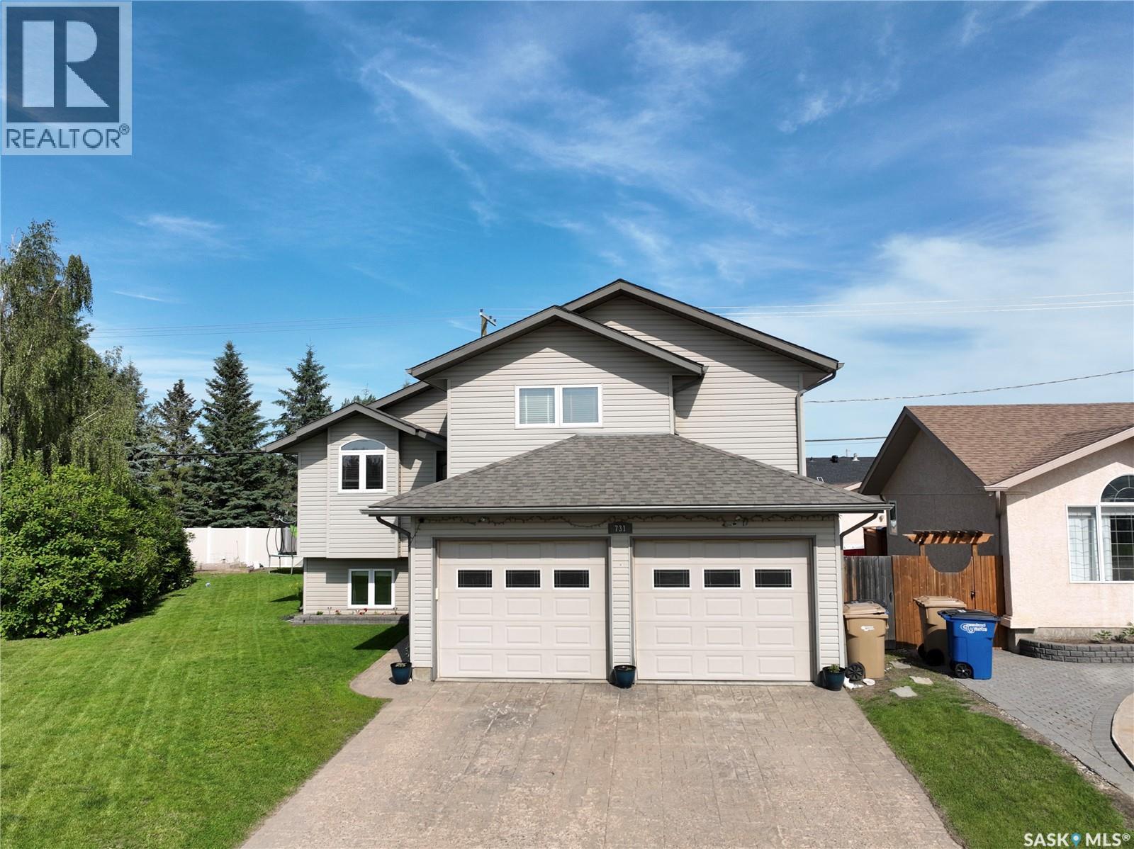 731 Adamson CRESCENT