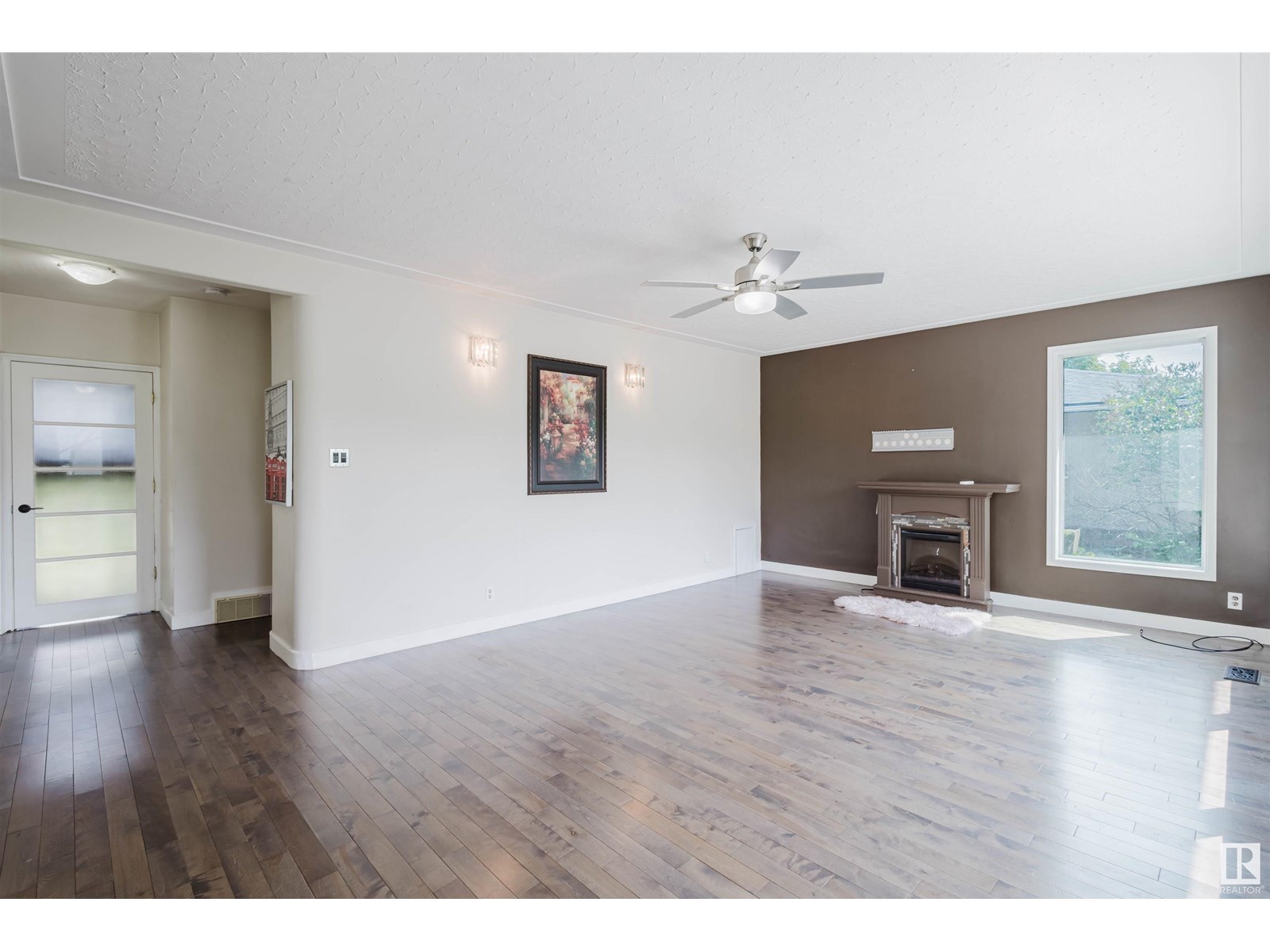 11512 74 AV NW
