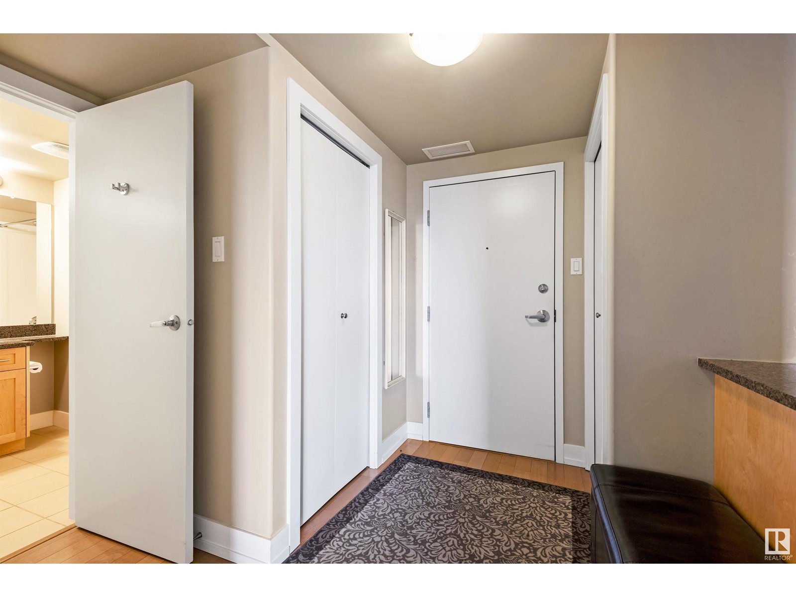 #603 6608 28 AV NW NW