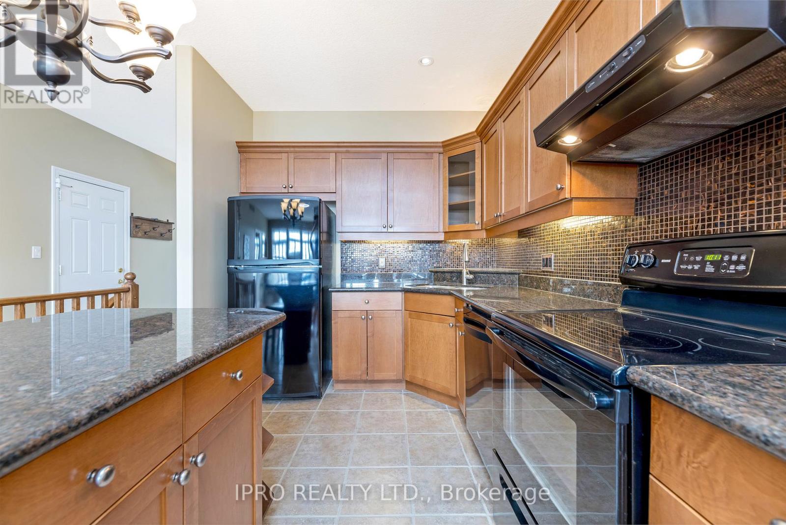 18 - 165 CHANDOS DRIVE