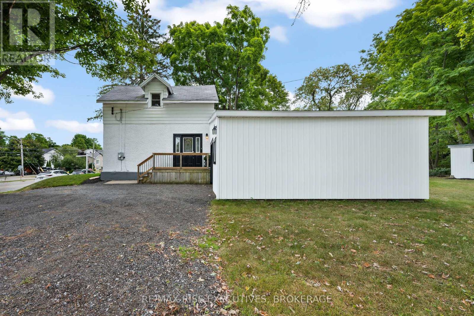 425 KING STREET W