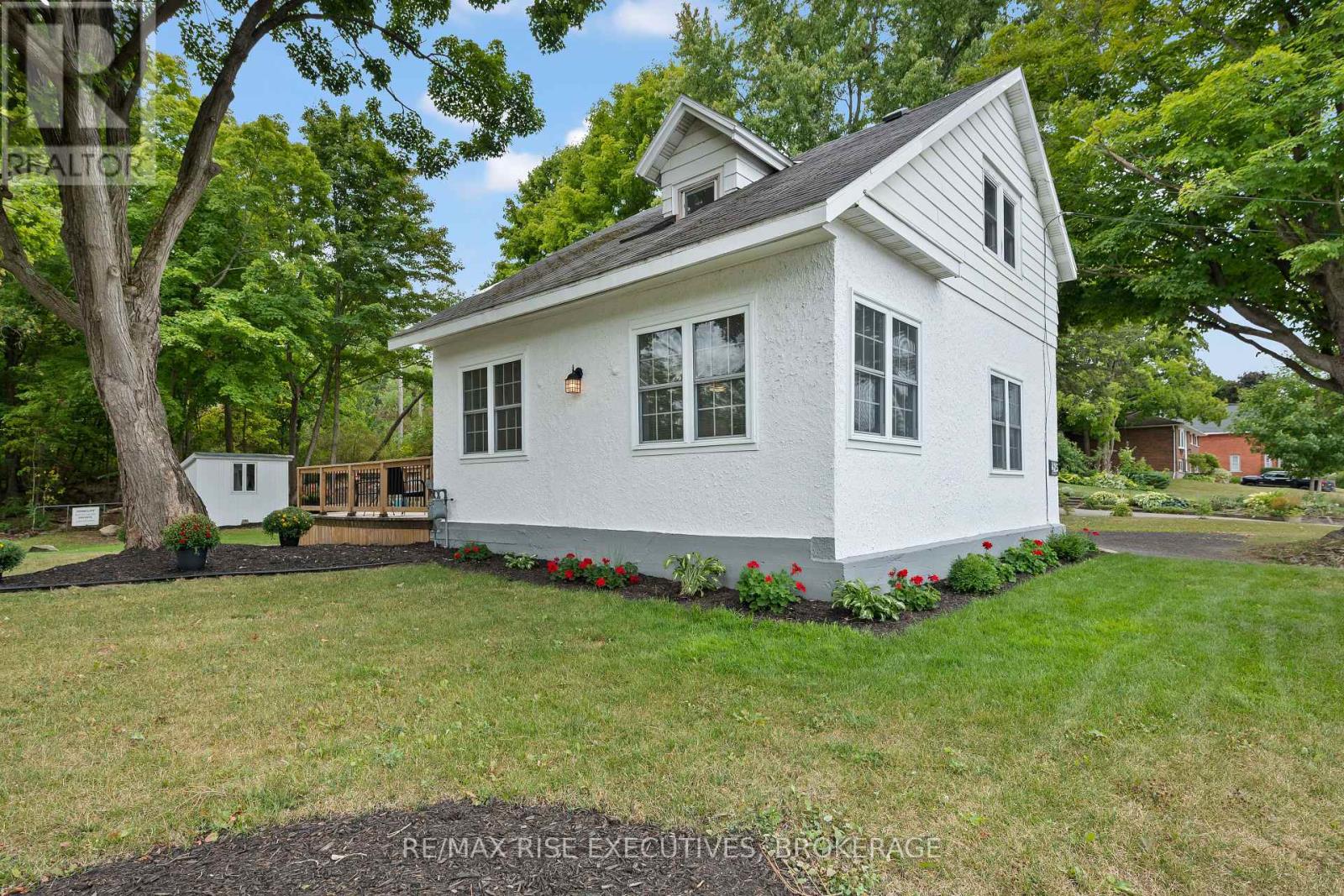 425 KING STREET W