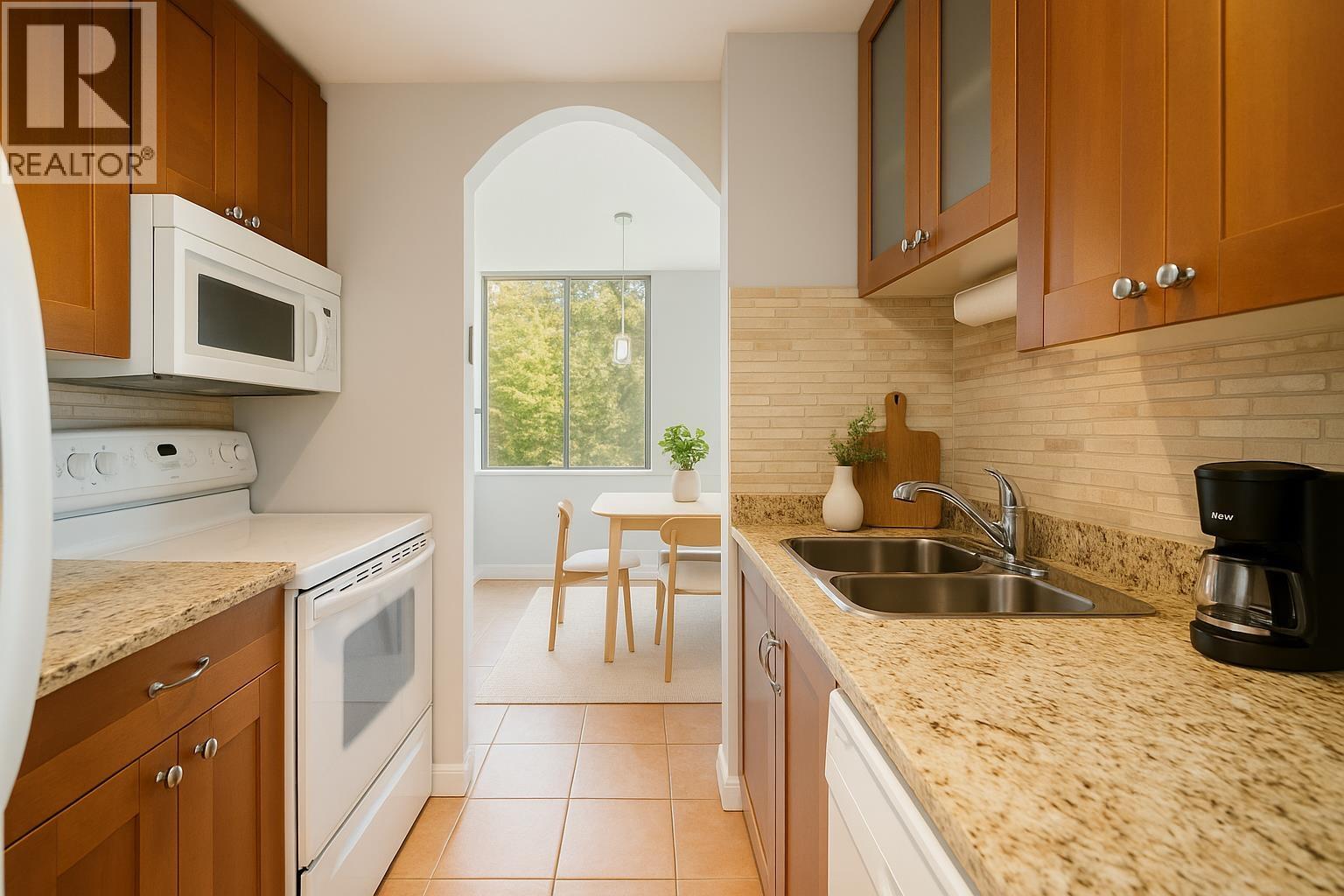 1404 2008 FULLERTON AVENUE