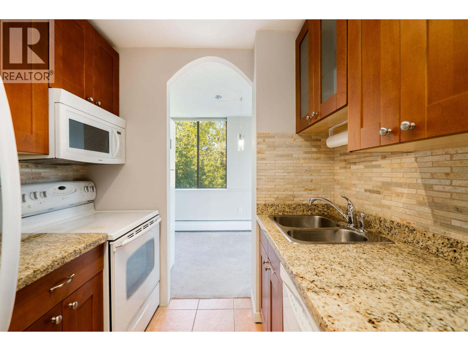 1404 2008 FULLERTON AVENUE