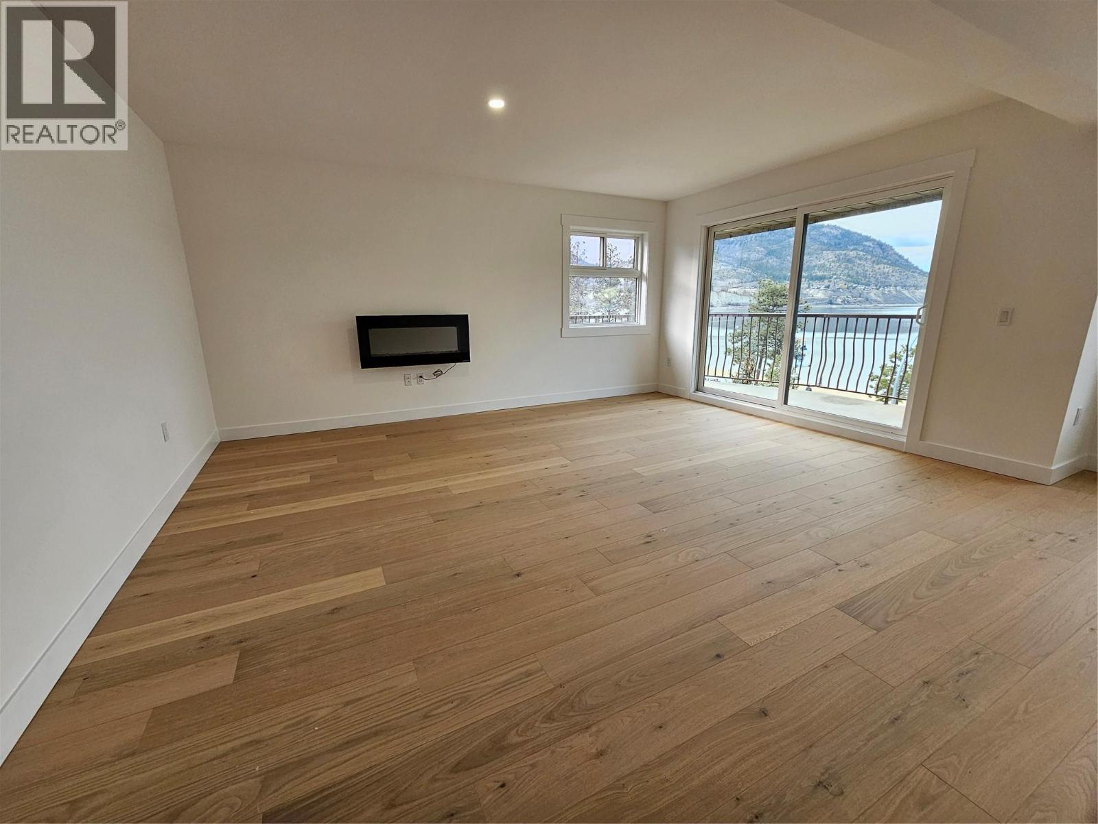 578 Lakeshore Drive Unit# 402