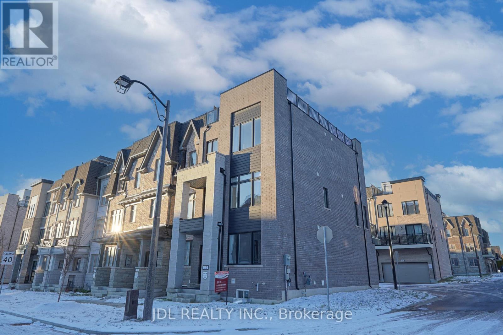 32 GUARDHOUSE CRESCENT