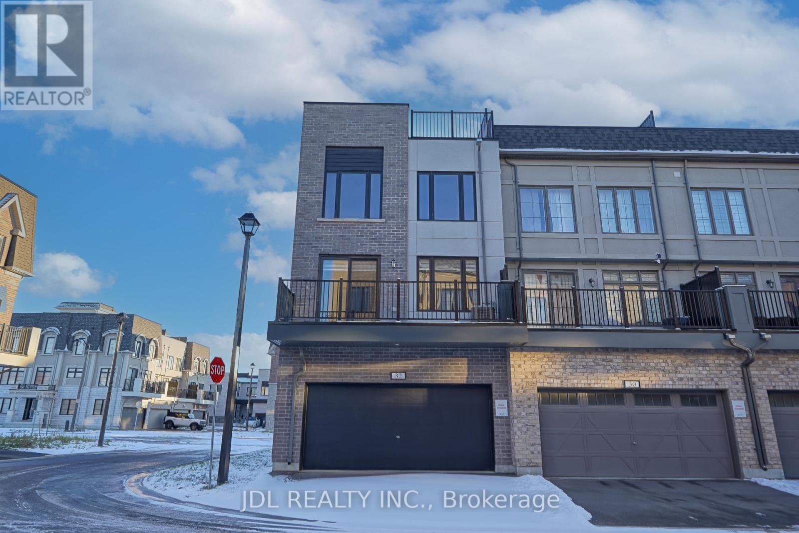 32 GUARDHOUSE CRESCENT