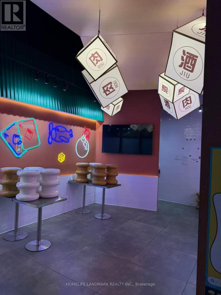 165 - 390 SILVER STAR BOULEVARD