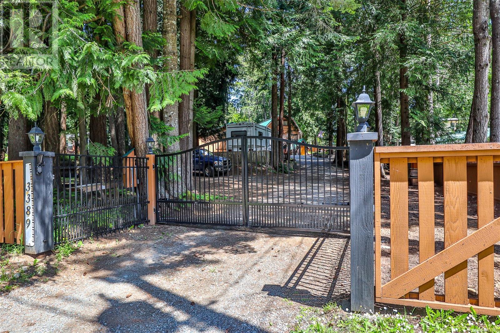 3389 Ridgeview Cres