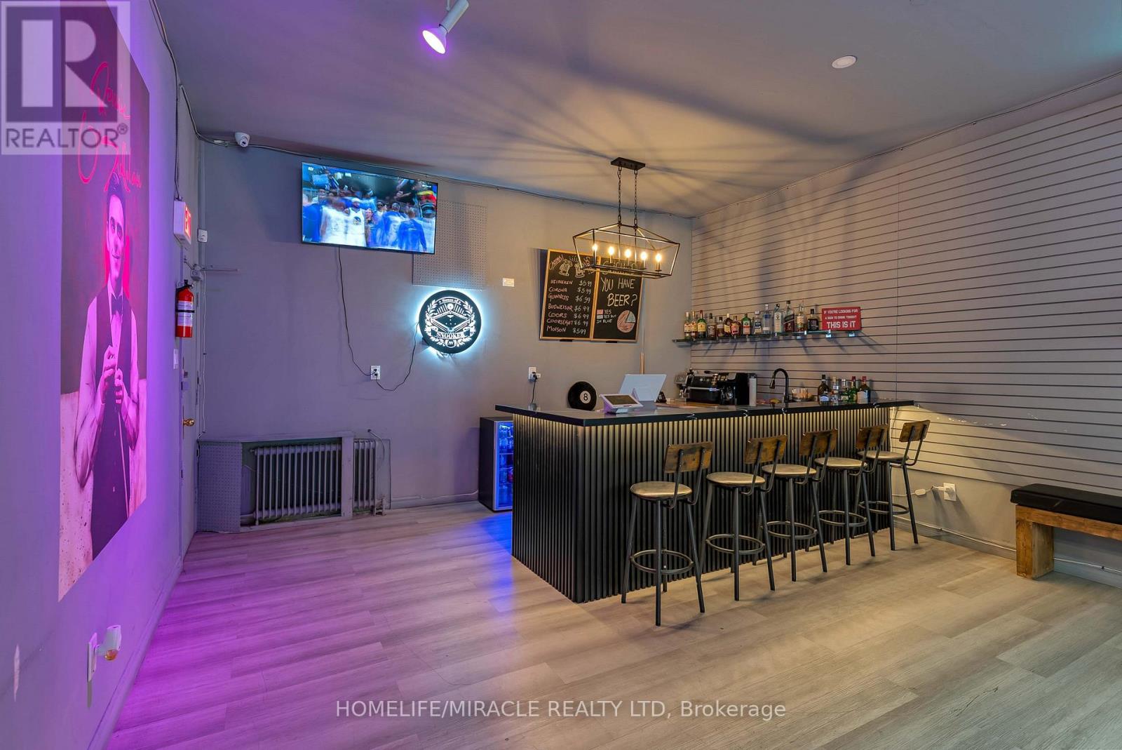 Photo 1 of 19 — 2789 LAKESHORE BOULEVARD W, Toronto (New Toronto), ON M8V1H4