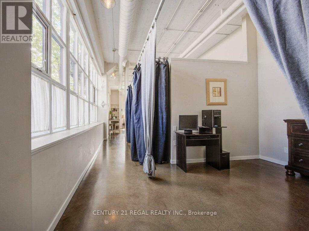 102 - 404 KING STREET W