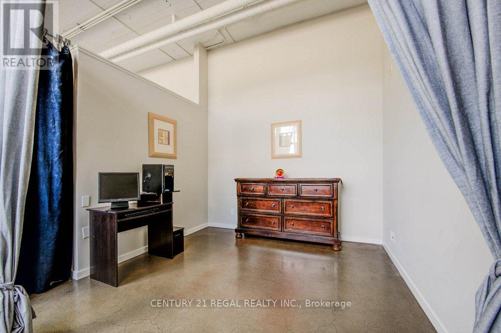 102 - 404 KING STREET W