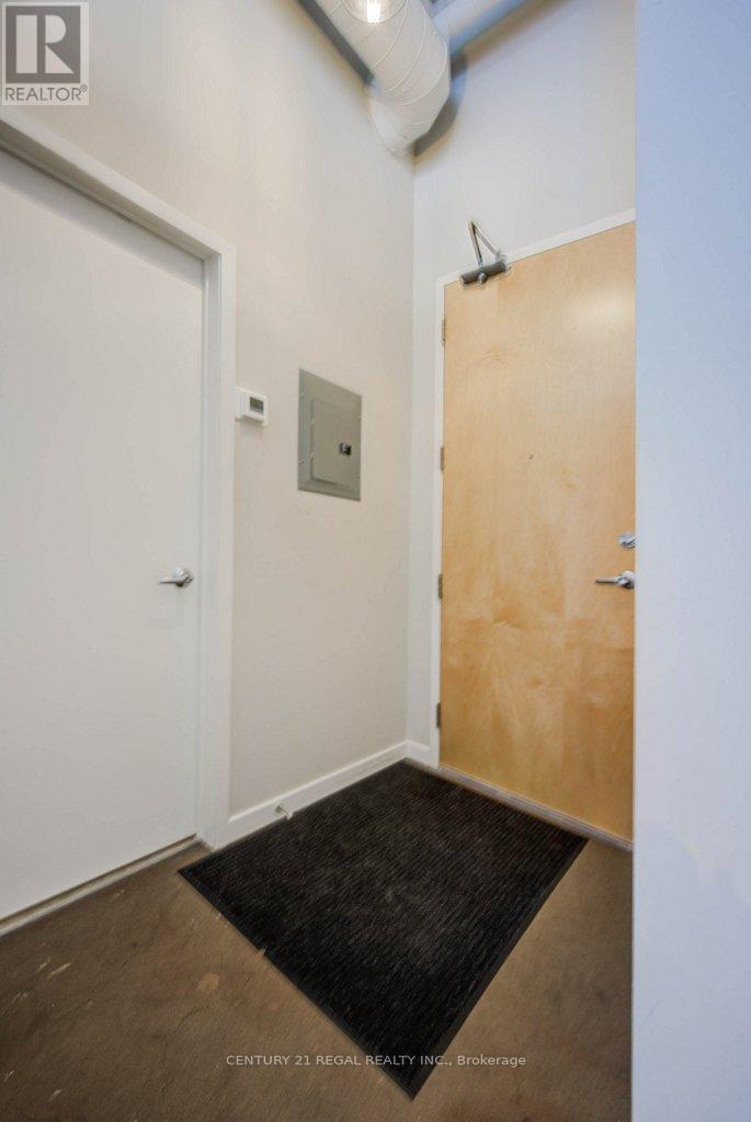 102 - 404 KING STREET W